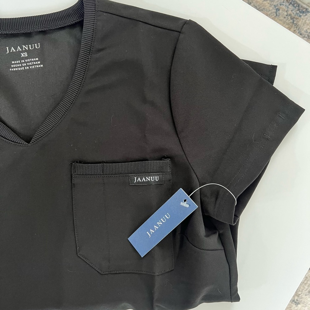 Jaanuu scrub top